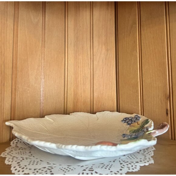 Vintage Cabbage Ware Majolica Fruit Platter Leaf Shaped Serving Plate - Picture 4 of 4